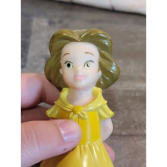 Disney yellow dress Belle Beauty and the Beast toy figure - Picture 3 of 7